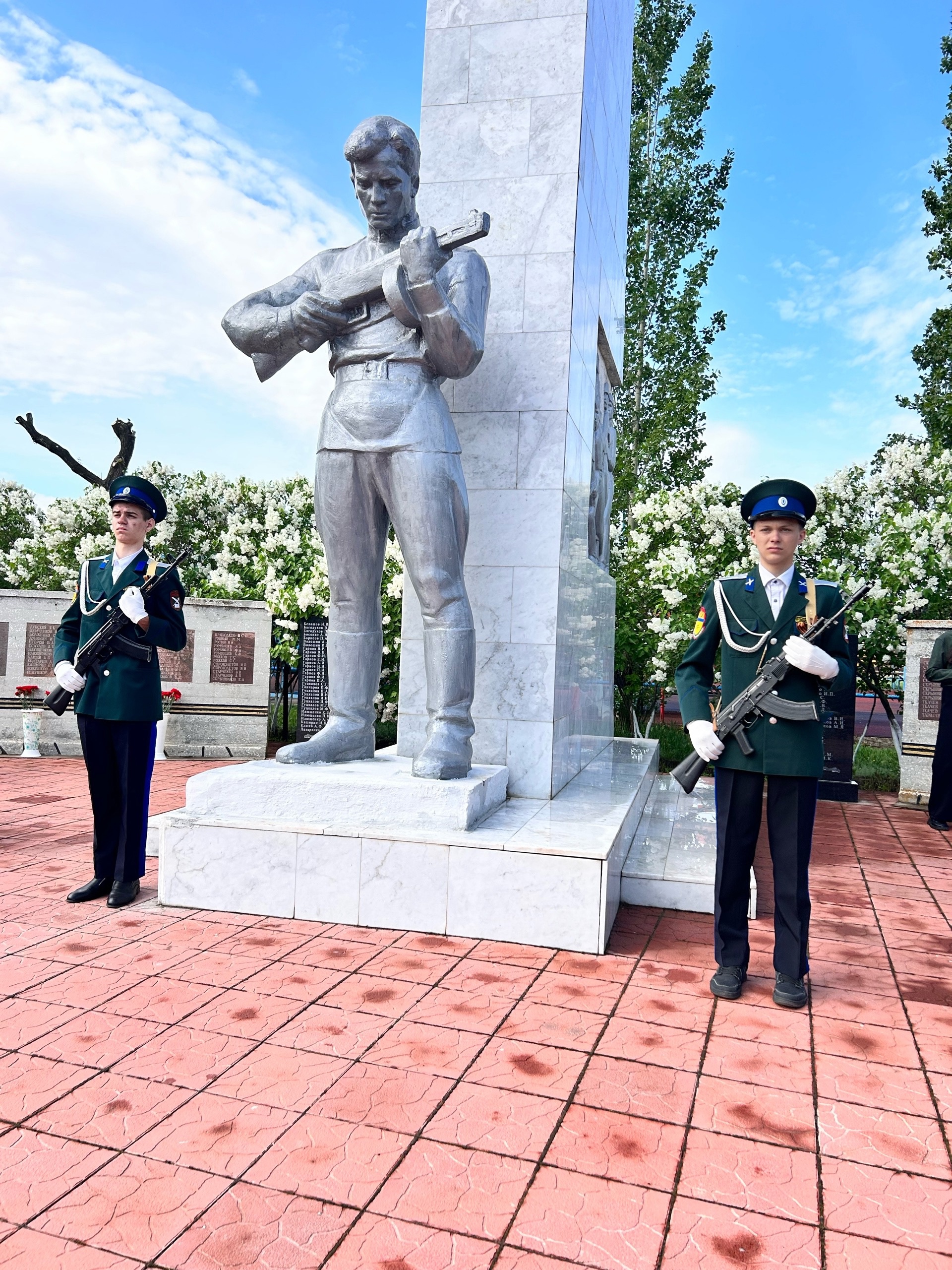 Этот День Победы, порохом пропах….